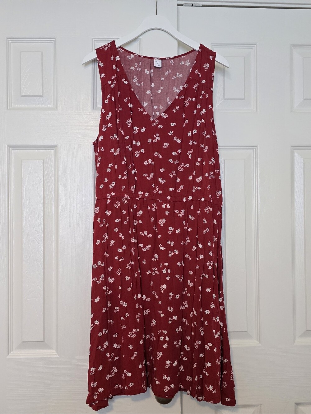 Old Navy Red Floral Sleeveless V‑Neck Dress